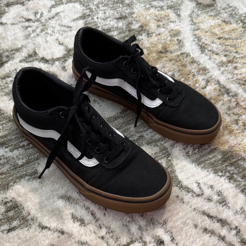 Vans Ward Kids Black/Gum/White Sneakers Kids Sz 3 - Picture 2 of 9